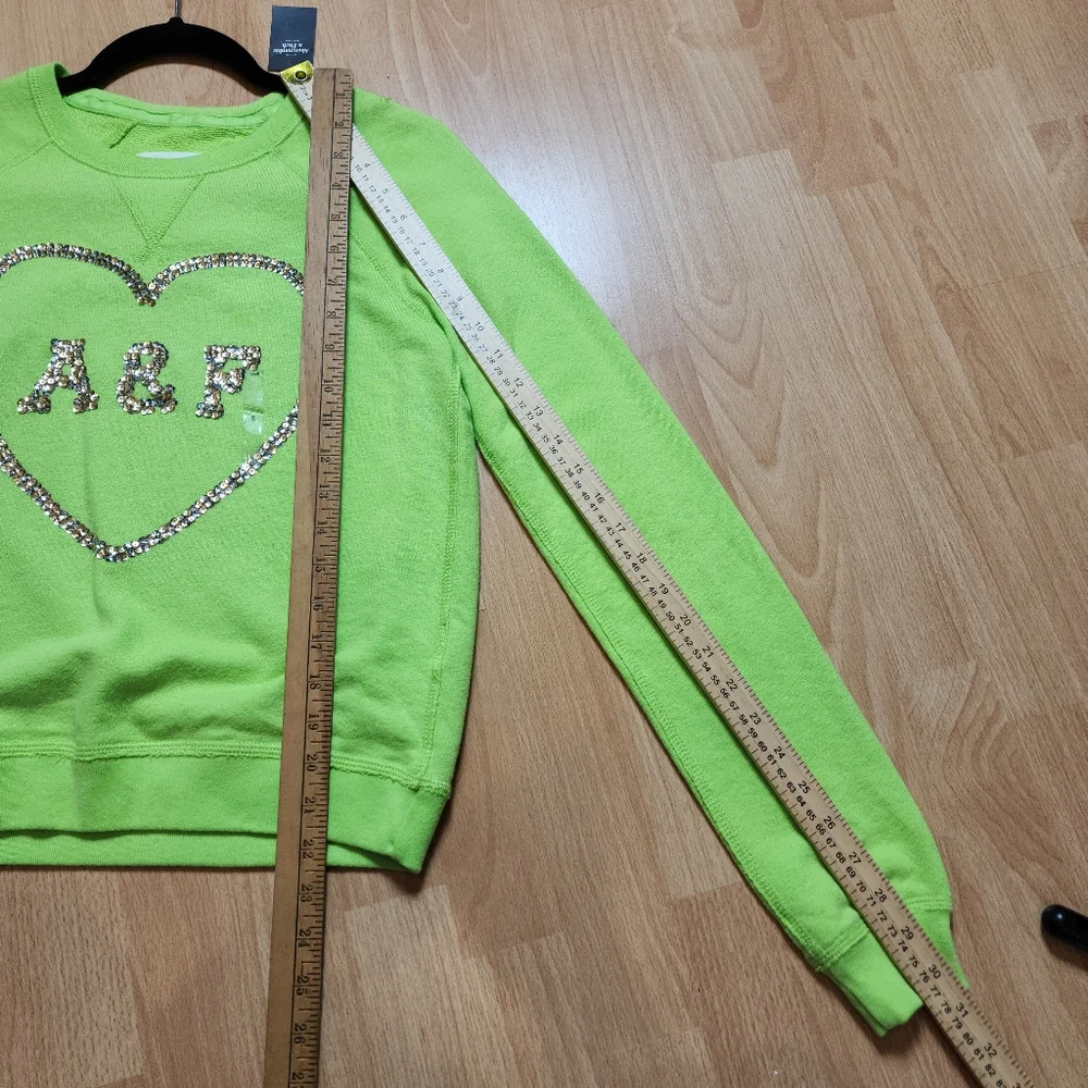NWT Abercrombie Green Sweatshirt Heart Sequin Size Small - Picture 9 of 14